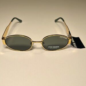 Steve Madden Mystie sunglasses & pouch NWT